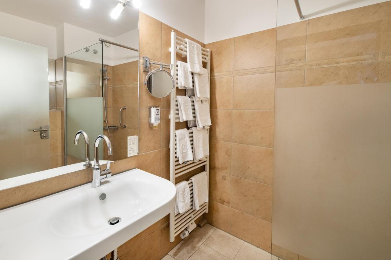 Goebel'S Seehotel Diemelsee ภายนอก รูปภาพ