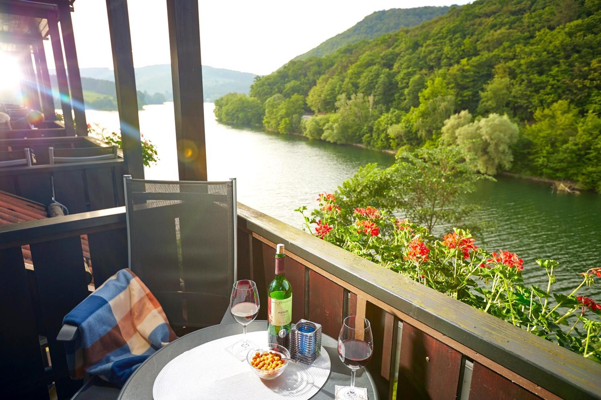 Goebel'S Seehotel Diemelsee ภายนอก รูปภาพ