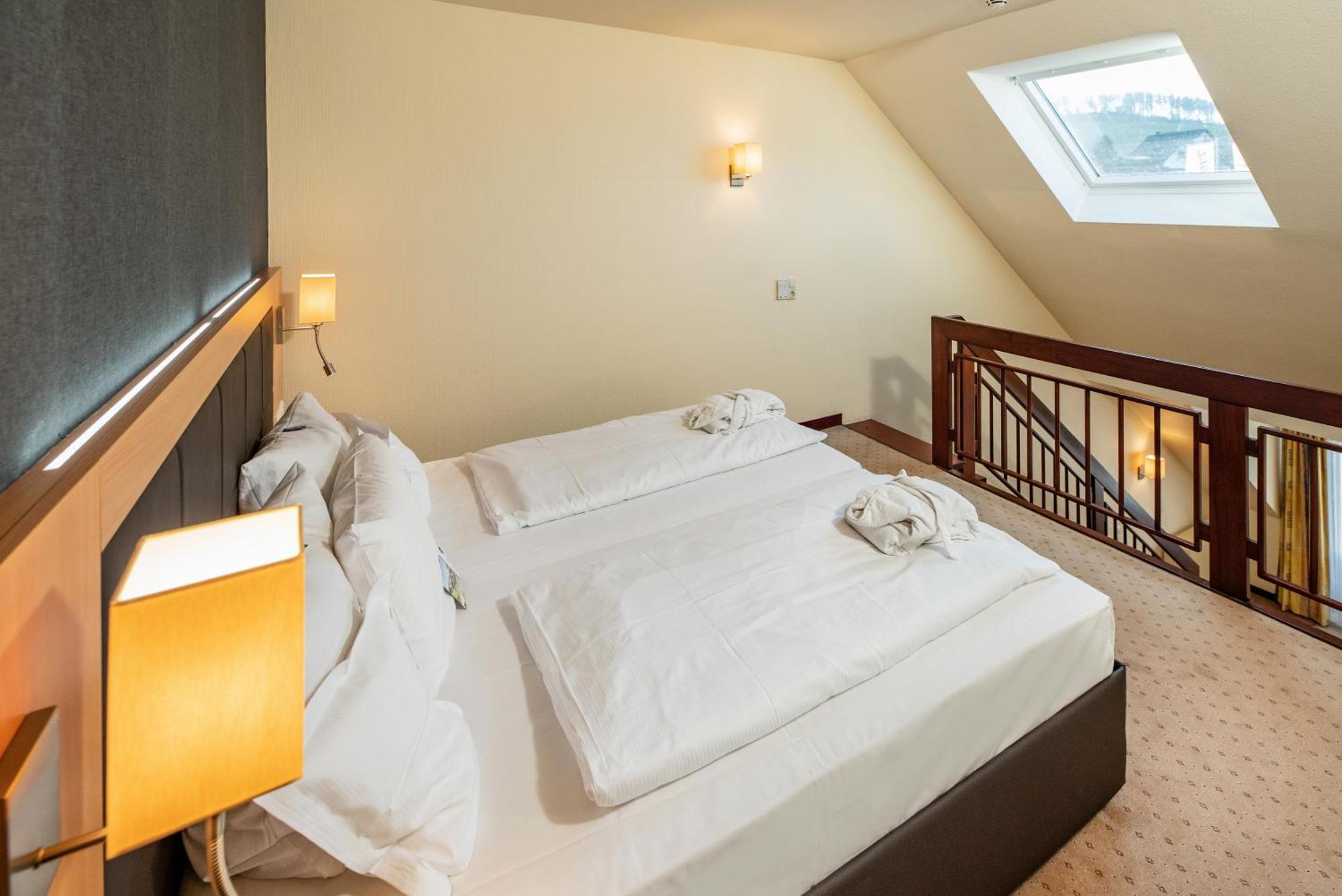 Goebel'S Seehotel Diemelsee ภายนอก รูปภาพ
